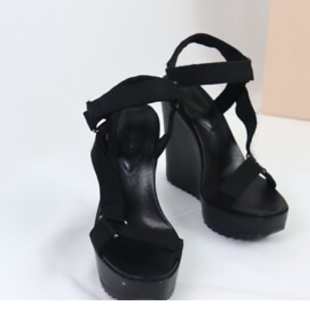 BCBGeneration Black Platform Sandals Strappy Chunky